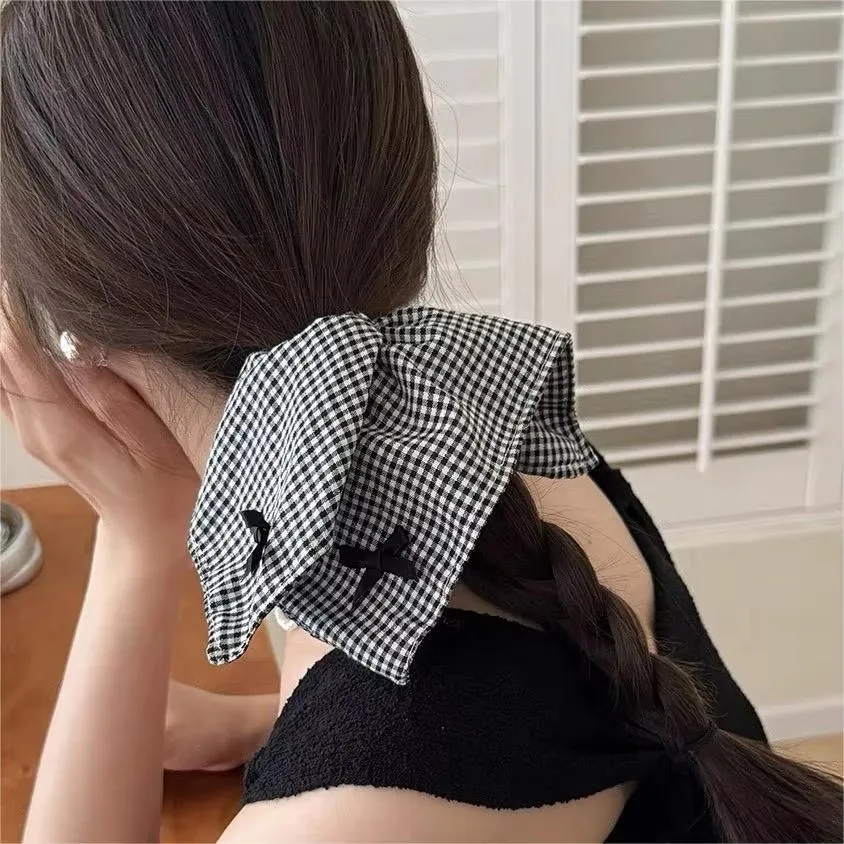 Vintage Academia Checkered Bow Scrunchie - 1