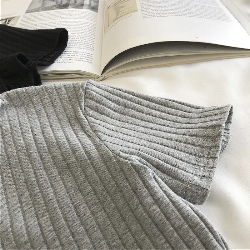 Minimalist Soft Grunge Cropped Ribbed Polo - 14